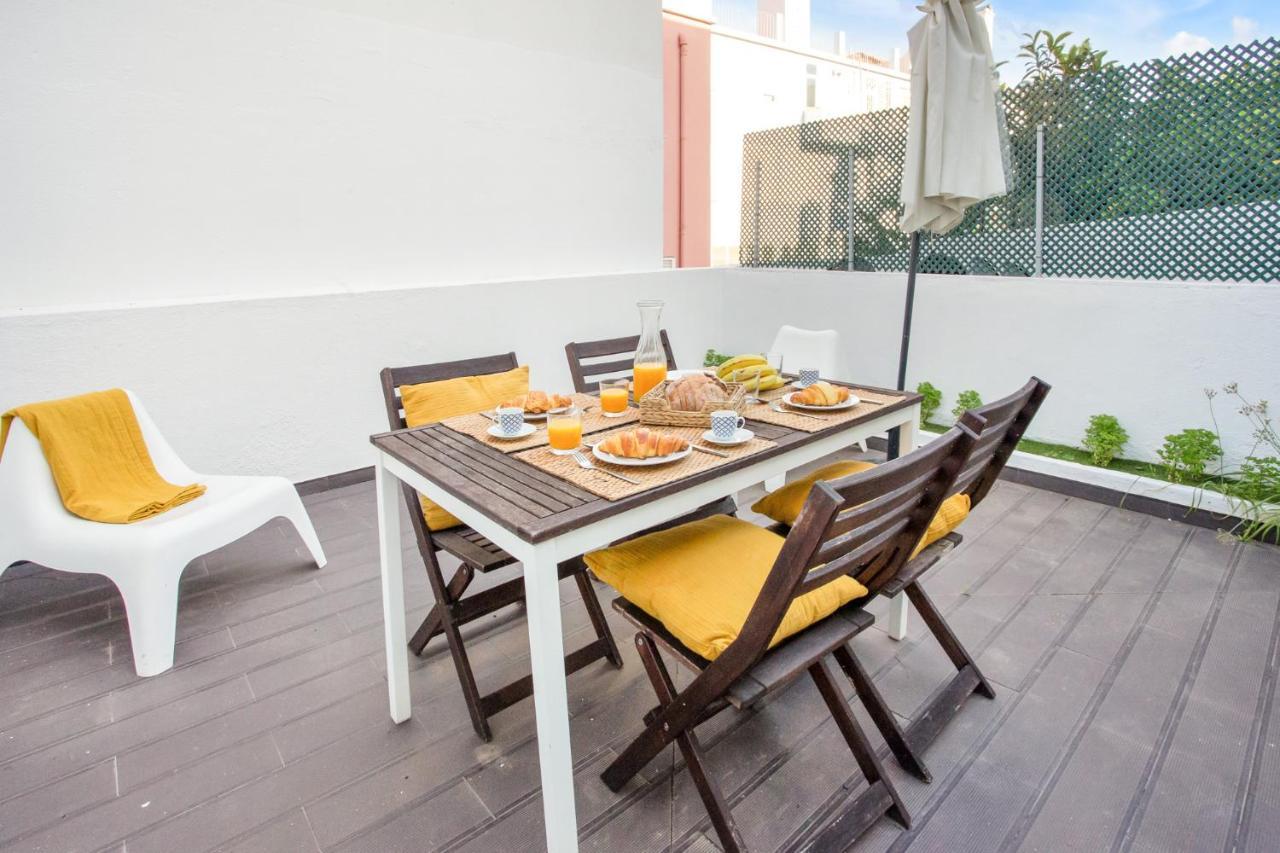 Modern 2 Bedroom Apartment In Estrela With Outside Terrace! Amazing For Families, Couples, Friends Lisbona Esterno foto