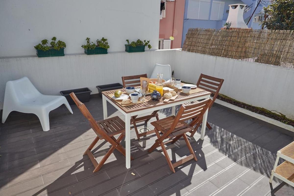 Modern 2 Bedroom Apartment In Estrela With Outside Terrace! Amazing For Families, Couples, Friends Lisbona Esterno foto
