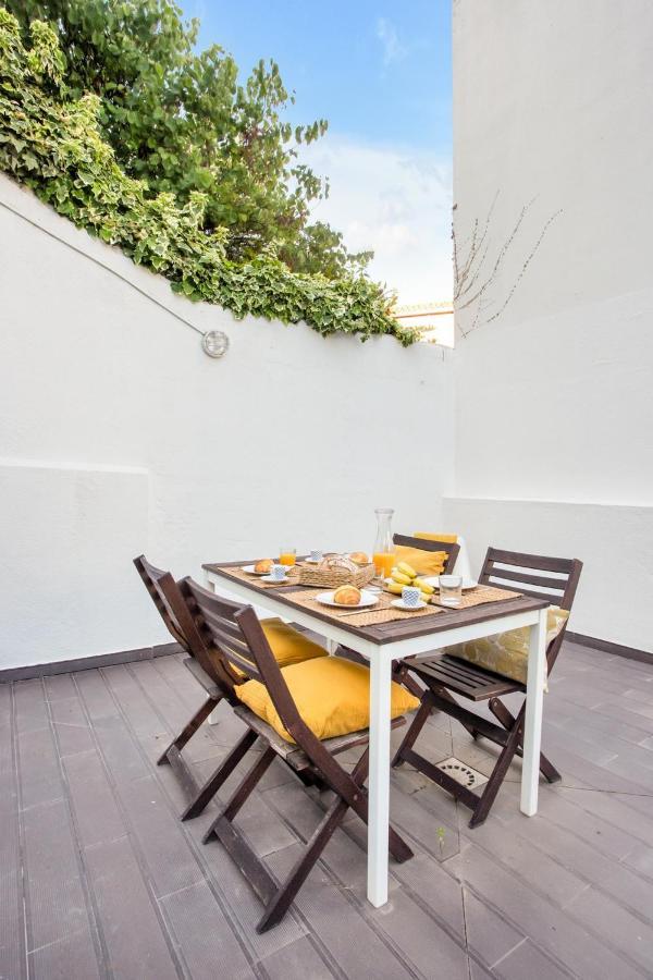 Modern 2 Bedroom Apartment In Estrela With Outside Terrace! Amazing For Families, Couples, Friends Lisbona Esterno foto