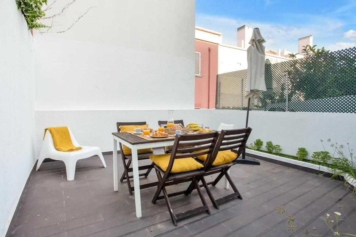 Modern 2 Bedroom Apartment In Estrela With Outside Terrace! Amazing For Families, Couples, Friends Lisbona Esterno foto
