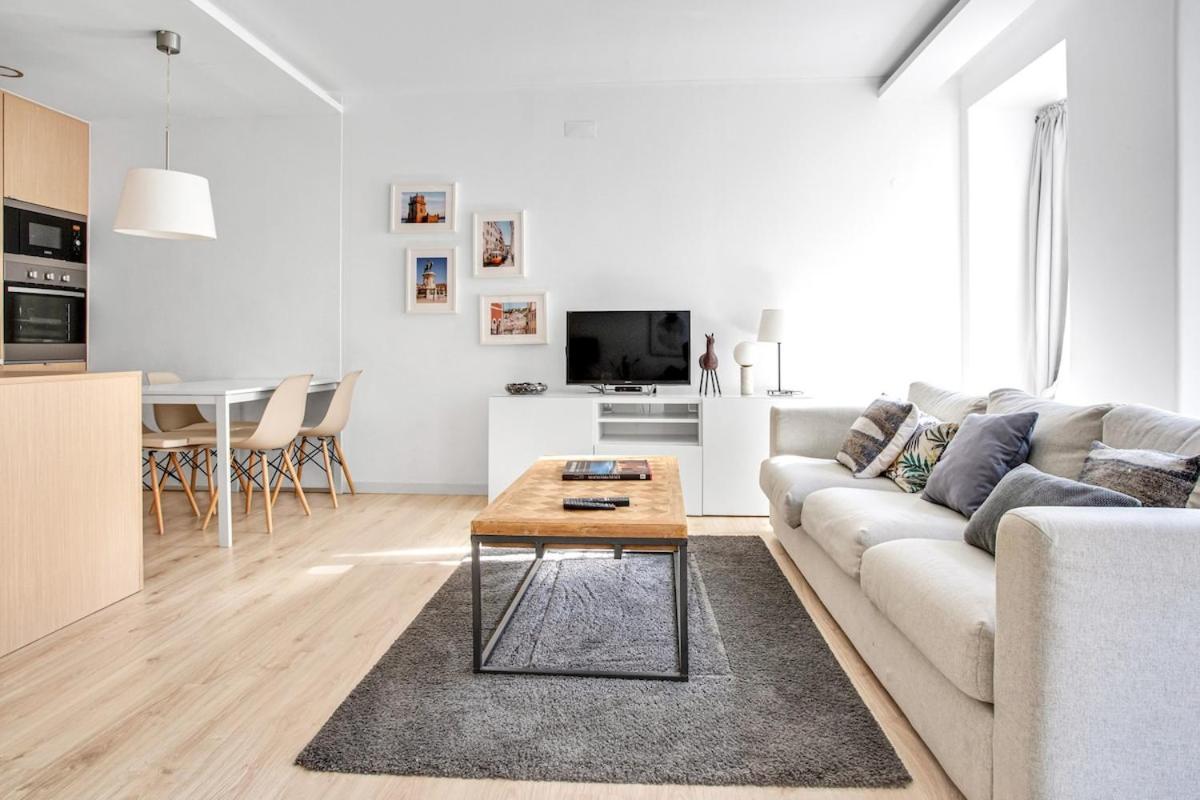Modern 2 Bedroom Apartment In Estrela With Outside Terrace! Amazing For Families, Couples, Friends Lisbona Esterno foto